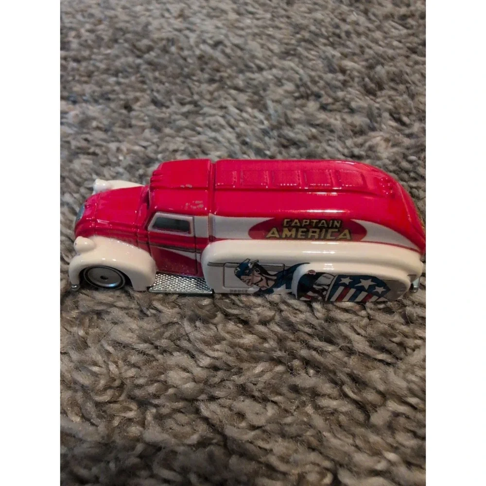 2014 Hot Wheels Pop Culture Marvel Captain America '38 Dodge Airflow Real Riders